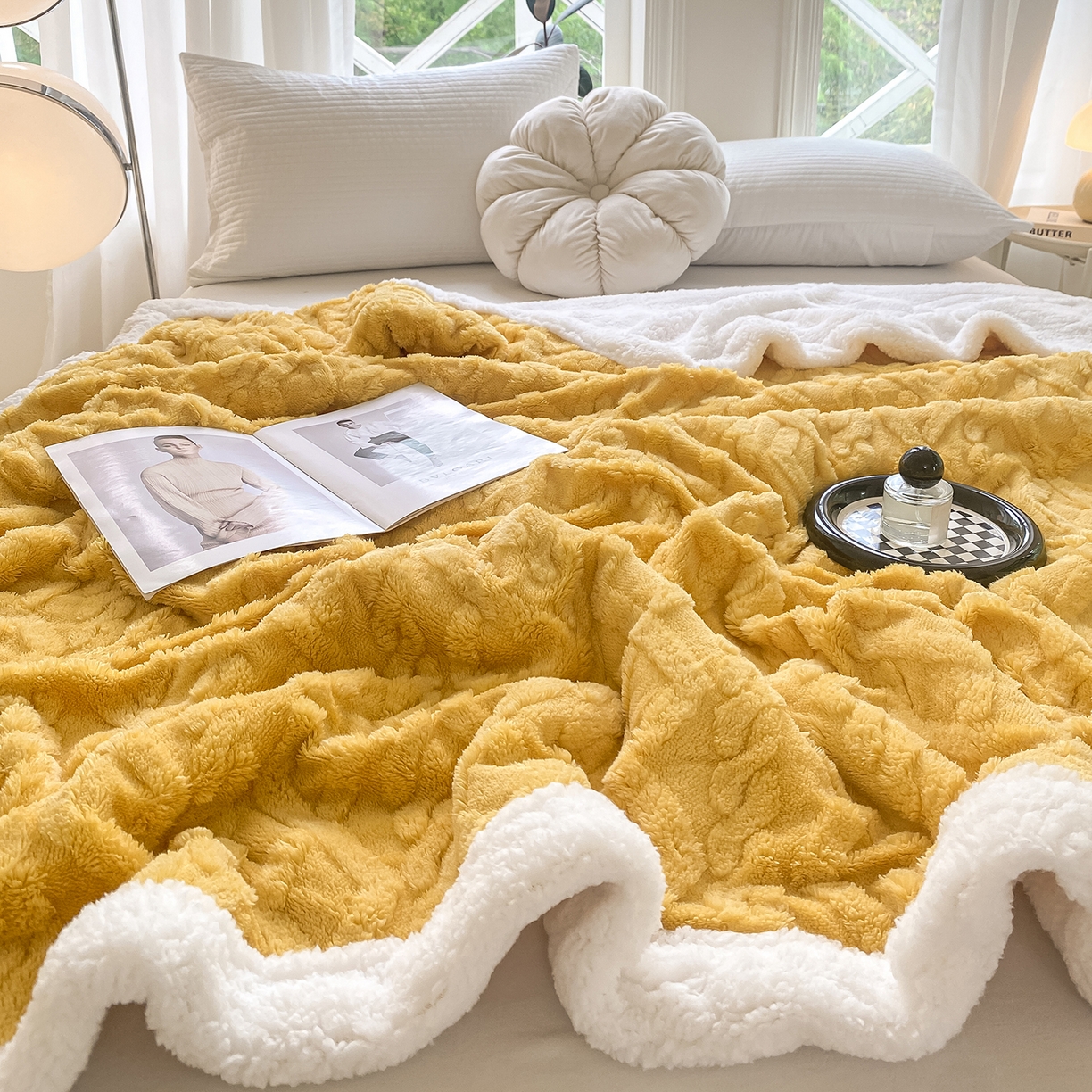 91家纺网 家纺一手货源 找家纺 悦织湾家纺 2025新款塔芙绒羊羔绒舒棉绒毛毯麻花格系列 麻花格-黄色