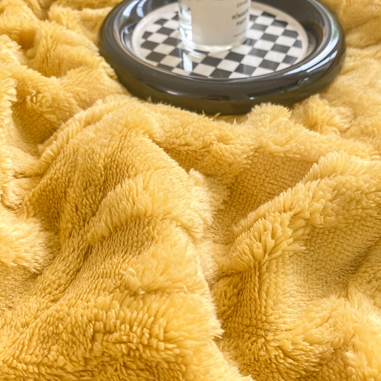 91家纺网 家纺一手货源 找家纺 悦织湾家纺 2025新款塔芙绒羊羔绒舒棉绒毛毯麻花格系列 麻花格-黄色