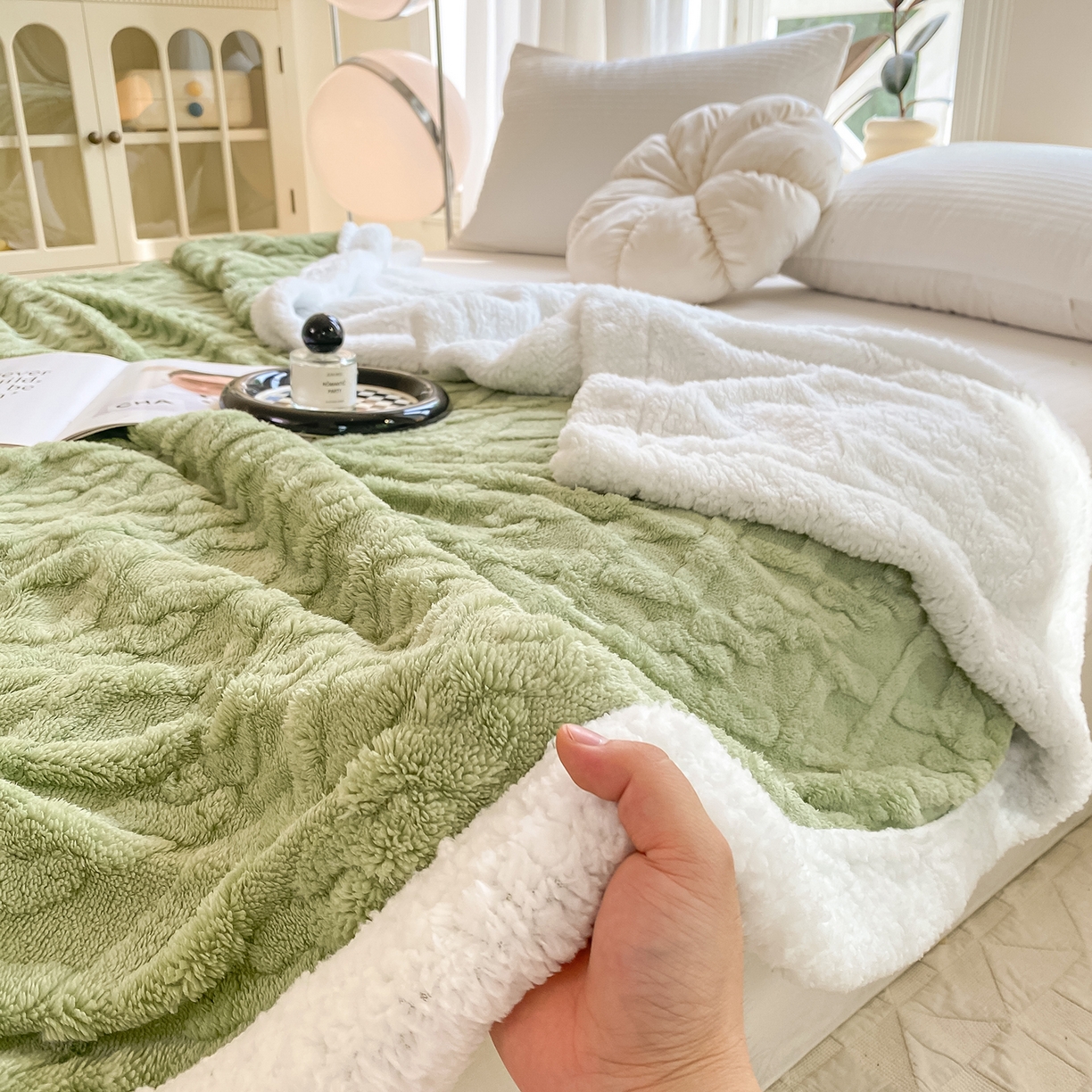 91家纺网 家纺一手货源 找家纺 悦织湾家纺 2025新款塔芙绒羊羔绒舒棉绒毛毯麻花格系列 麻花格-草绿