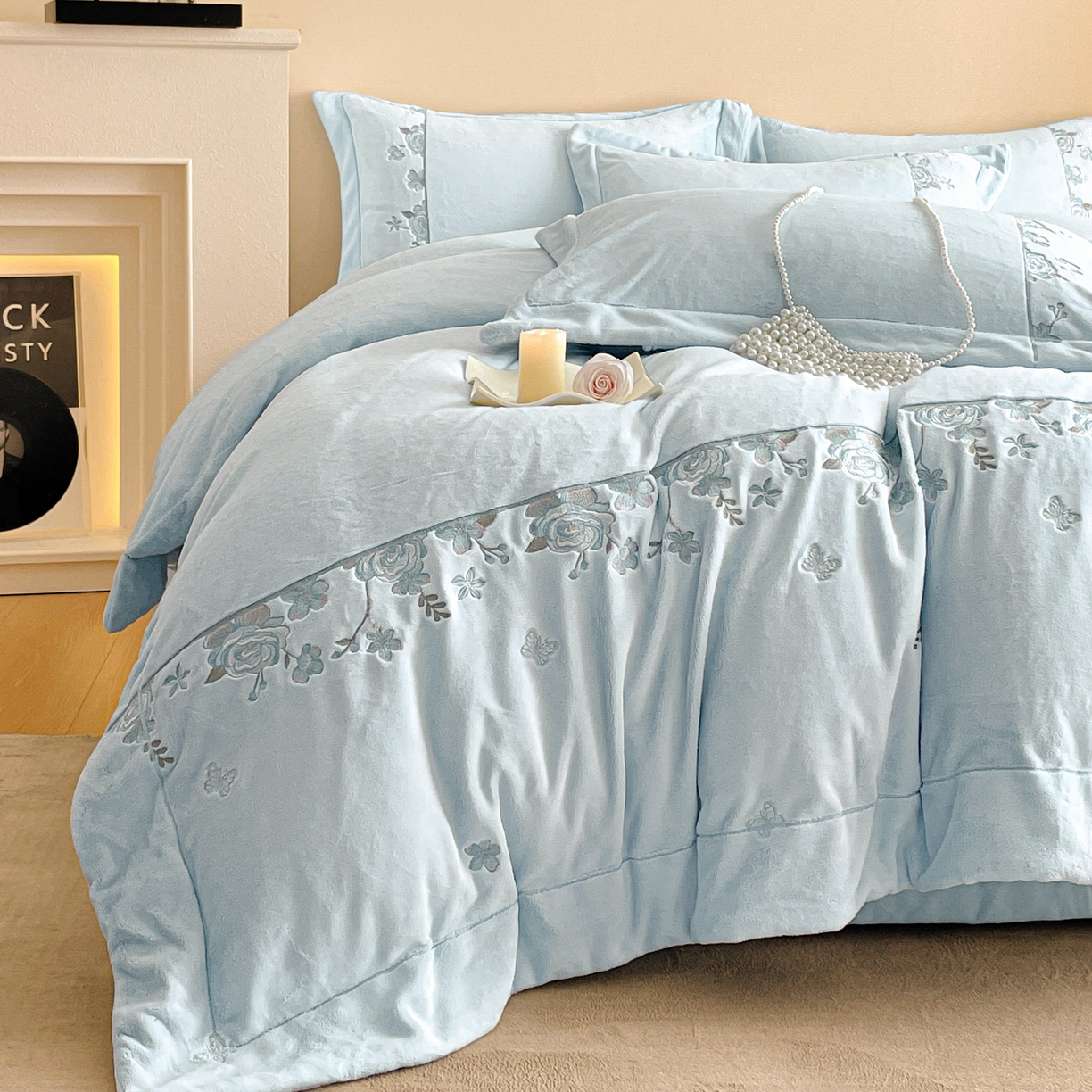 91家纺网 家纺一手货源 找家纺 新方向 2025年 全消光A类刺绣牛奶绒四件套-花意浓 花意浓-星月蓝