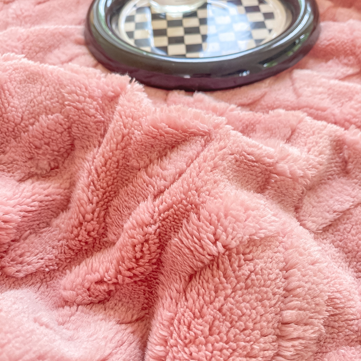 91家纺网 家纺一手货源 找家纺 悦织湾家纺 2025新款塔芙绒羊羔绒舒棉绒毛毯麻花格系列 麻花格-粉色