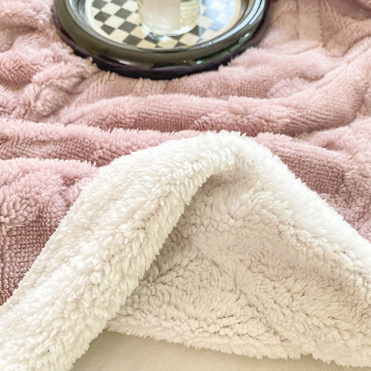 91家纺网 家纺一手货源 找家纺 悦织湾家纺 2025新款塔芙绒羊羔绒舒棉绒毛毯麻花格系列 麻花格-浅紫