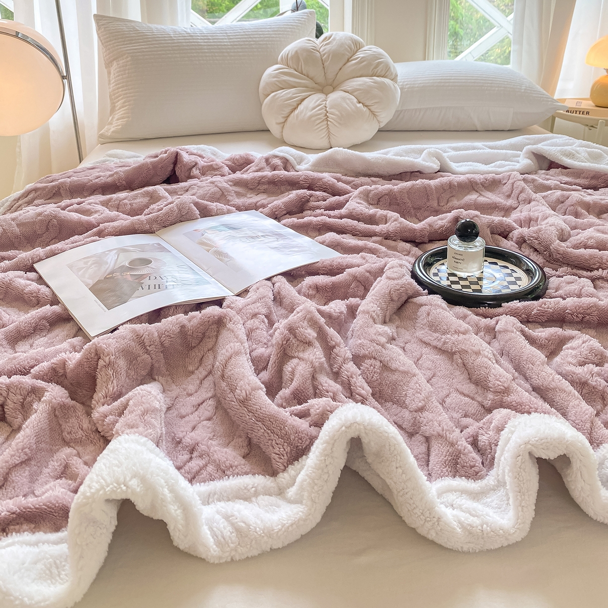 91家纺网 家纺一手货源 找家纺 悦织湾家纺 2025新款塔芙绒羊羔绒舒棉绒毛毯麻花格系列 麻花格-浅紫