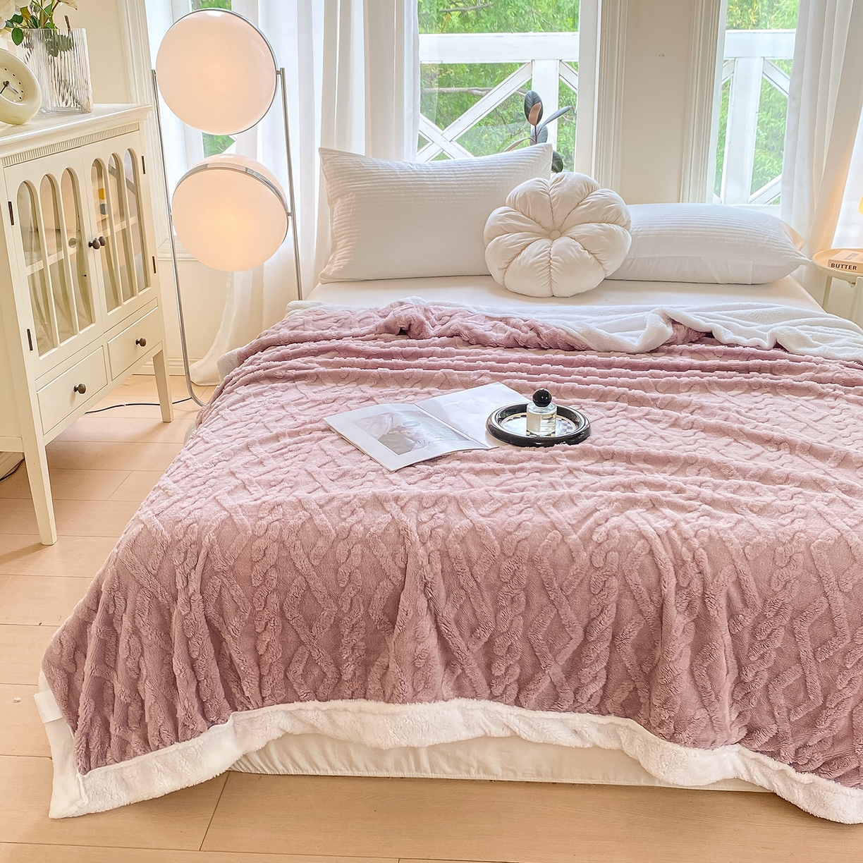 91家纺网 家纺一手货源 找家纺 悦织湾家纺 2025新款塔芙绒羊羔绒舒棉绒毛毯麻花格系列 麻花格-浅紫