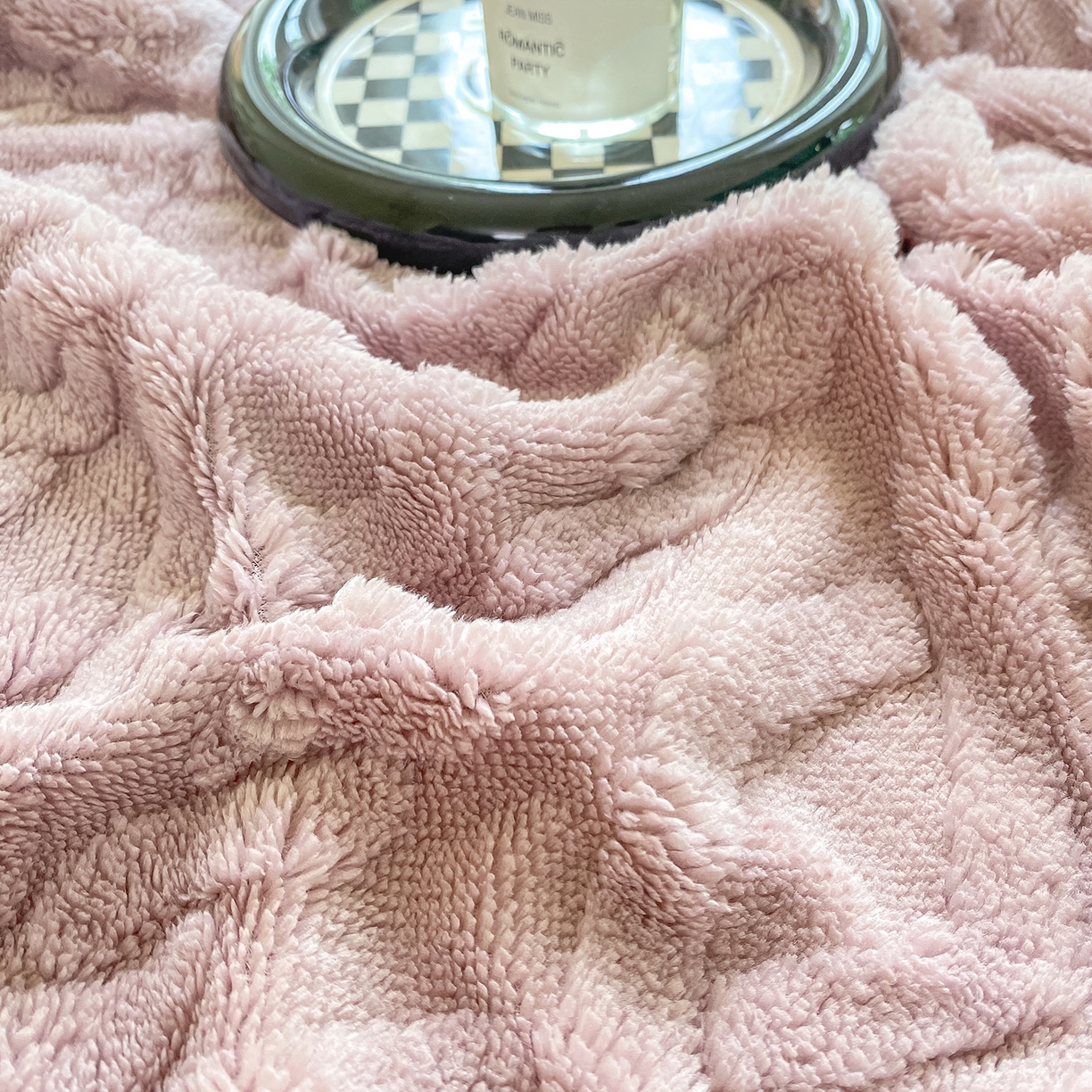 91家纺网 家纺一手货源 找家纺 悦织湾家纺 2025新款塔芙绒羊羔绒舒棉绒毛毯麻花格系列 麻花格-浅紫