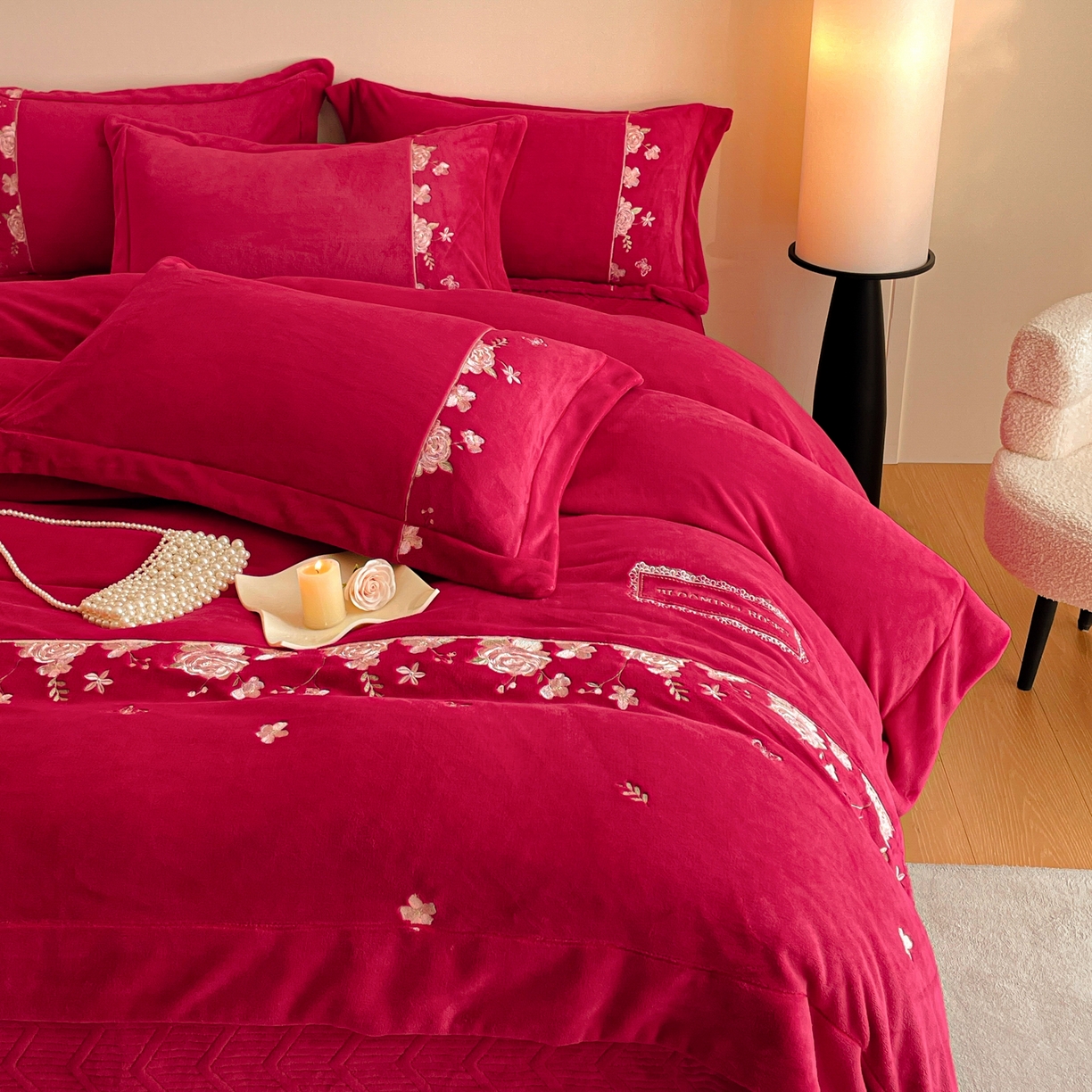 91家纺网 家纺一手货源 找家纺 新方向 2025年 全消光A类刺绣牛奶绒四件套-花意浓 花意浓-洋酒红