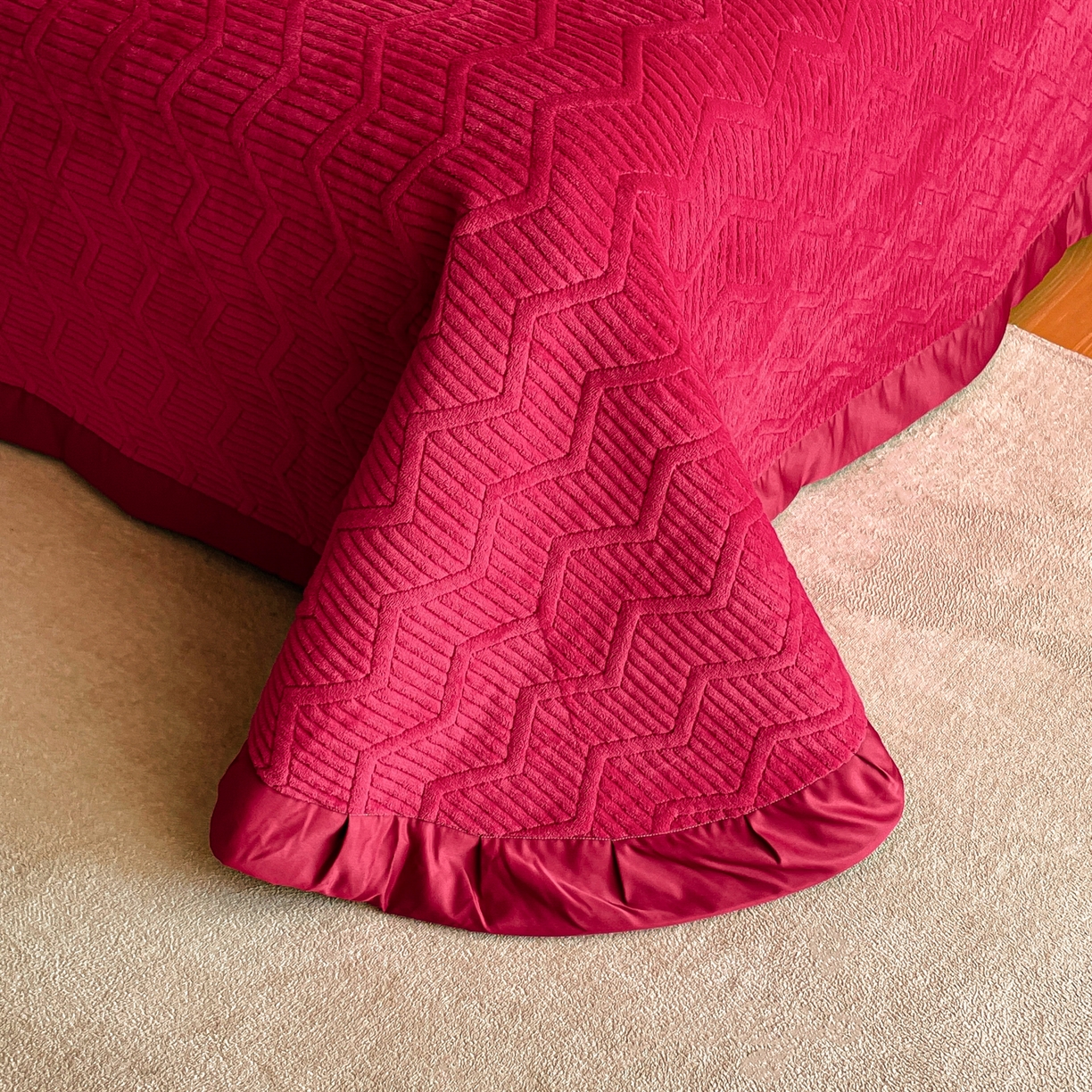 91家纺网 家纺一手货源 找家纺 新方向 2025年 全消光A类刺绣牛奶绒四件套-花意浓 花意浓-洋酒红