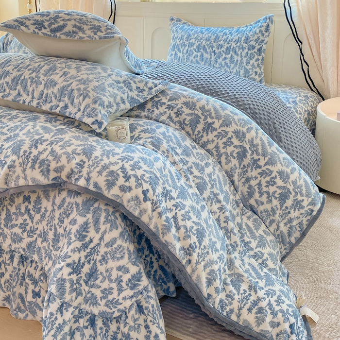 91家纺网 家纺一手货源 找家纺 梦可莱家居 2025秋冬新品豆豆绒床盖大花边四件套兰芝