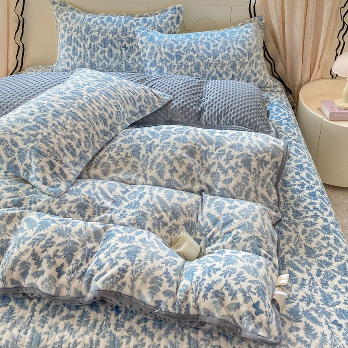 91家纺网 家纺一手货源 找家纺 梦可莱家居 2025秋冬新品豆豆绒床盖大花边四件套兰芝