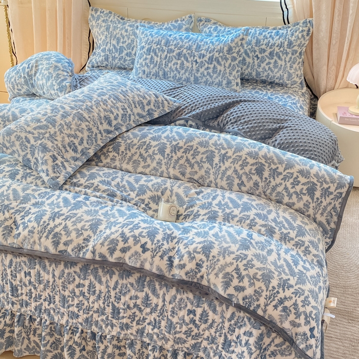 91家纺网 家纺一手货源 找家纺 梦可莱家居 2025秋冬新品豆豆绒床盖大花边四件套兰芝