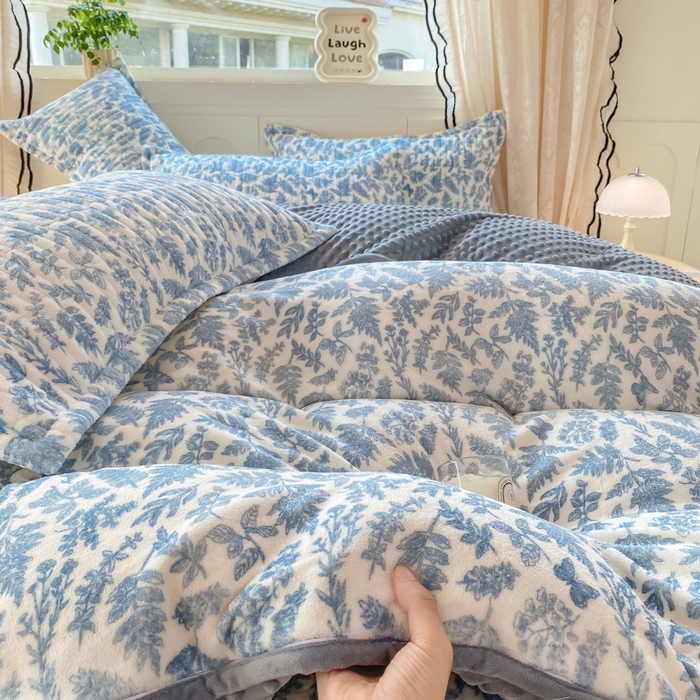 91家纺网 家纺一手货源 找家纺 梦可莱家居 2025秋冬新品豆豆绒床盖大花边四件套兰芝