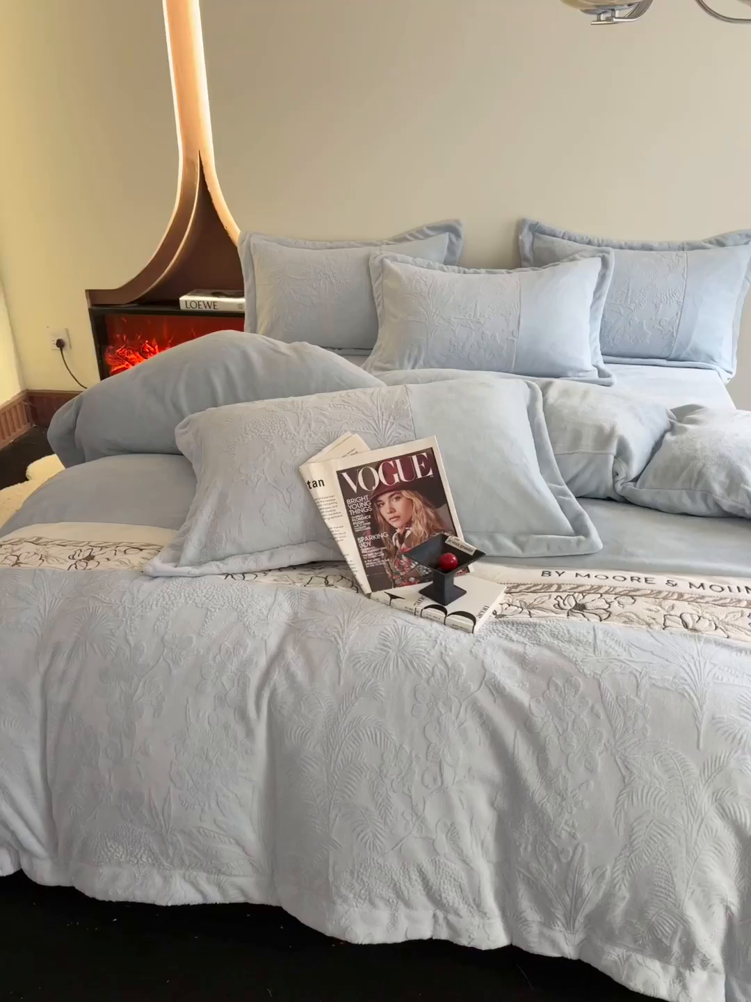 91家纺网 家纺一手货源 找家纺 梵克保罗 2025新款法式轻奢全消光牛奶绒雕花拼接刺绣四件套-丛林猎豹（含无纺布包装） 丛林猎豹-慕斯蓝