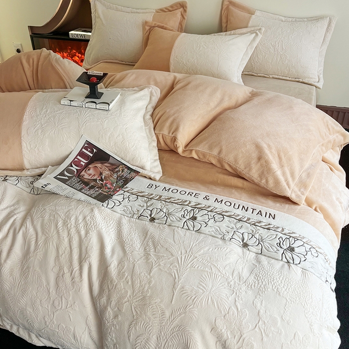 91家纺网 家纺一手货源 找家纺 梵克保罗 2025新款法式轻奢全消光牛奶绒雕花拼接刺绣四件套-丛林猎豹（含无纺布包装） 丛林猎豹-摩卡棕