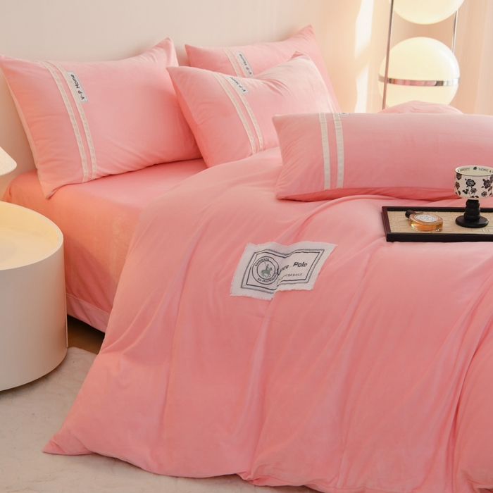 91家纺网 家纺一手货源 找家纺 （总）梵克保罗 2025秋冬新品工艺款刺绣手工DIY婴儿绒四件套