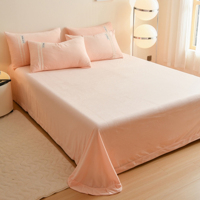 91家纺网 家纺一手货源 找家纺 梵克保罗 2025秋冬新品工艺款刺绣手工DIY婴儿绒四件套 梵克-浅玉