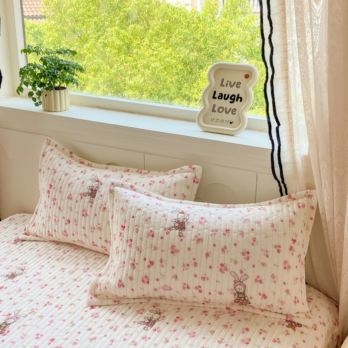 91家纺网 家纺一手货源 找家纺 梦可莱家居 2025秋冬新品豆豆绒床盖大花边四件套玫瑰兔