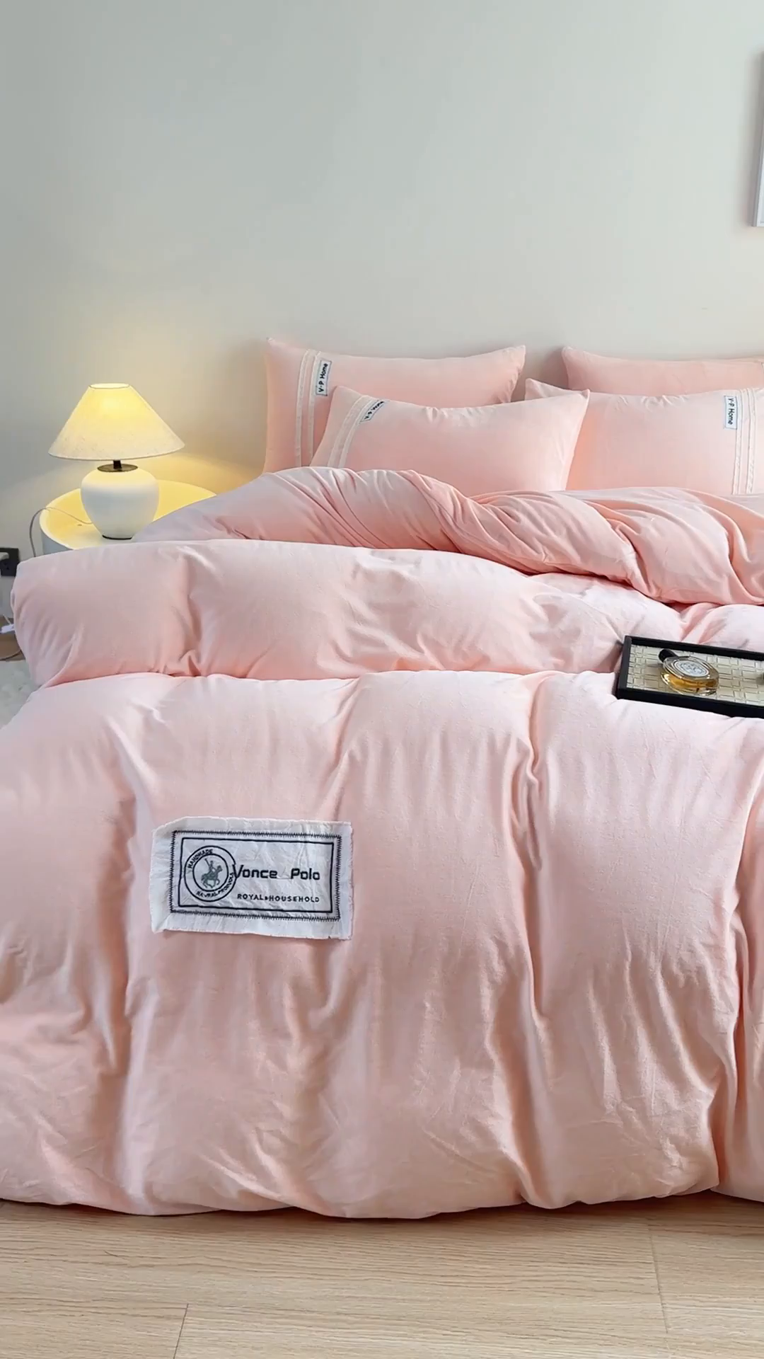 91家纺网 家纺一手货源 找家纺 梵克保罗 2025秋冬新品工艺款刺绣手工DIY婴儿绒四件套 梵克-浅玉