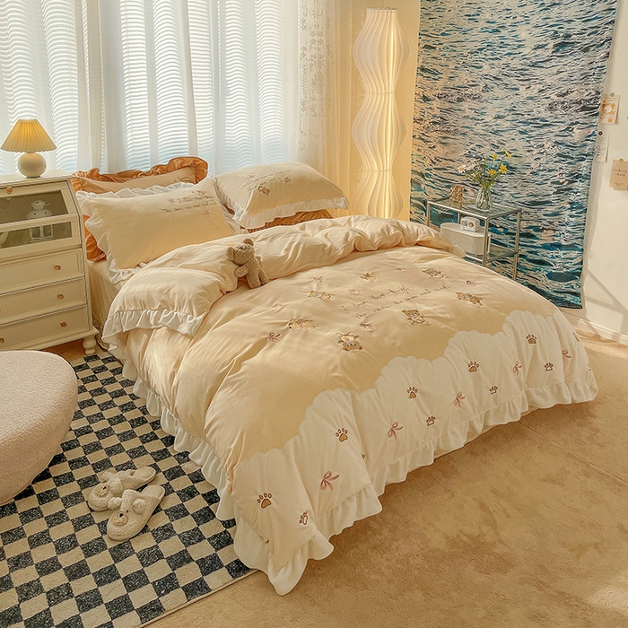 91家纺网 家纺一手货源 找家纺 梵克保罗 2025新款卡通韩版婴儿绒绣花四件套 熊宝贝-米