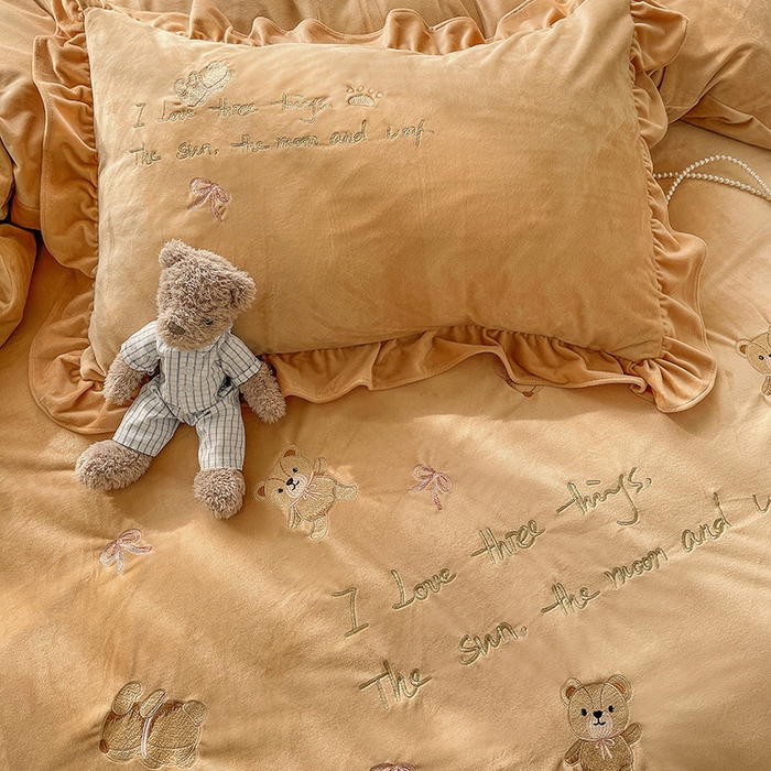 91家纺网 家纺一手货源 找家纺 梵克保罗 2025新款卡通韩版婴儿绒绣花四件套 熊宝贝-咖