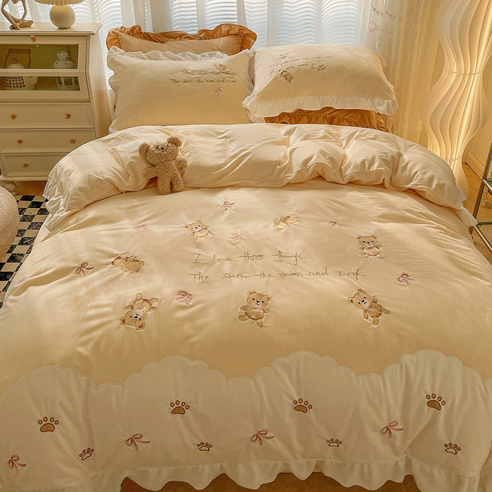 91家纺网 家纺一手货源 找家纺 梵克保罗 2025新款卡通韩版婴儿绒绣花四件套 熊宝贝-米