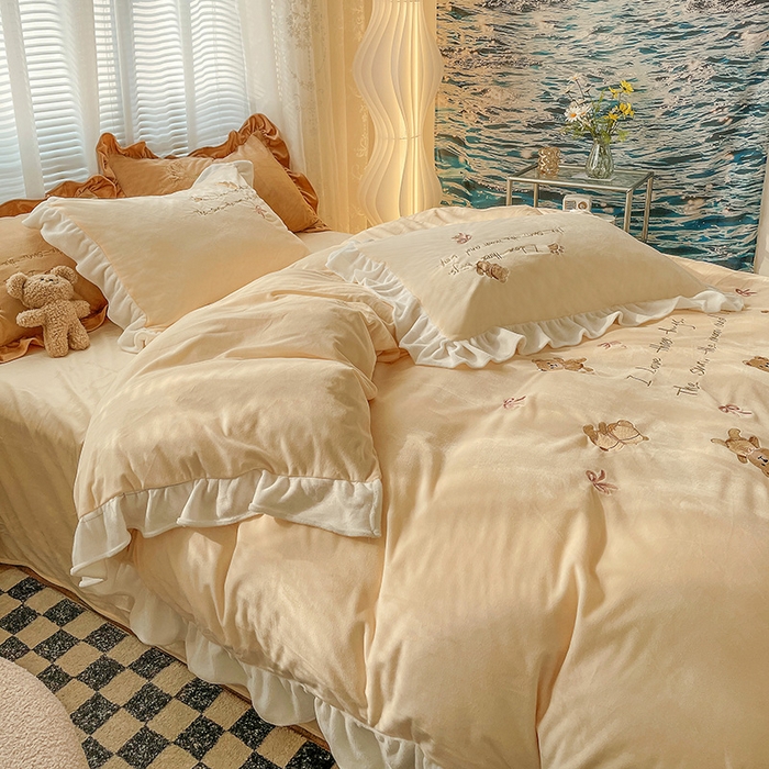 91家纺网 家纺一手货源 找家纺 梵克保罗 2025新款卡通韩版婴儿绒绣花四件套 熊宝贝-米