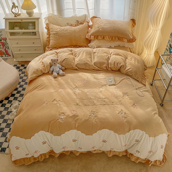 91家纺网 家纺一手货源 找家纺 梵克保罗 2025新款卡通韩版婴儿绒绣花四件套 熊宝贝-咖