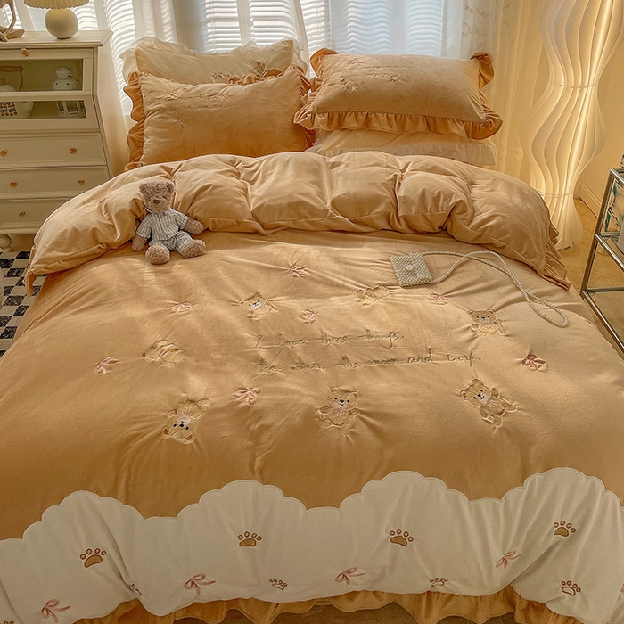 91家纺网 家纺一手货源 找家纺 梵克保罗 2025新款卡通韩版婴儿绒绣花四件套 熊宝贝-咖