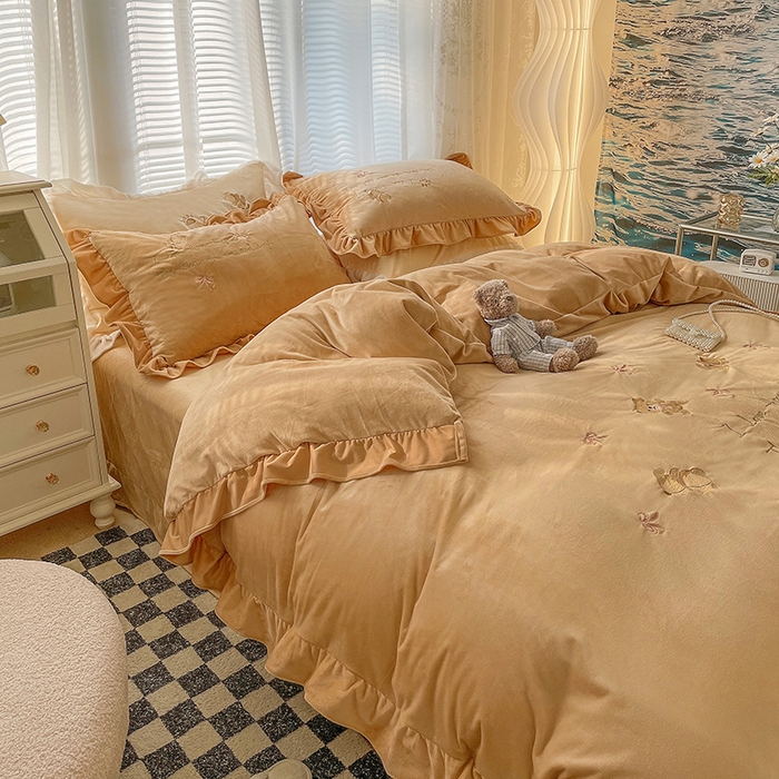 91家纺网 家纺一手货源 找家纺 梵克保罗 2025新款卡通韩版婴儿绒绣花四件套 熊宝贝-咖