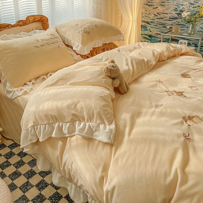 91家纺网 家纺一手货源 找家纺 梵克保罗 2025新款卡通韩版婴儿绒绣花四件套 熊宝贝-米