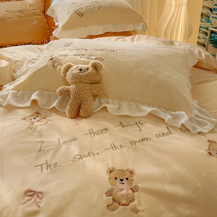 91家纺网 家纺一手货源 找家纺 梵克保罗 2025新款卡通韩版婴儿绒绣花四件套 熊宝贝-米