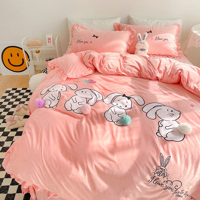 91家纺网 家纺一手货源 找家纺 梵克保罗 2025新款卡通韩版婴儿绒绣花四件套 萌萌兔