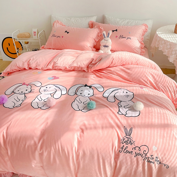 91家纺网 家纺一手货源 找家纺 梵克保罗 2025新款卡通韩版婴儿绒绣花四件套 萌萌兔