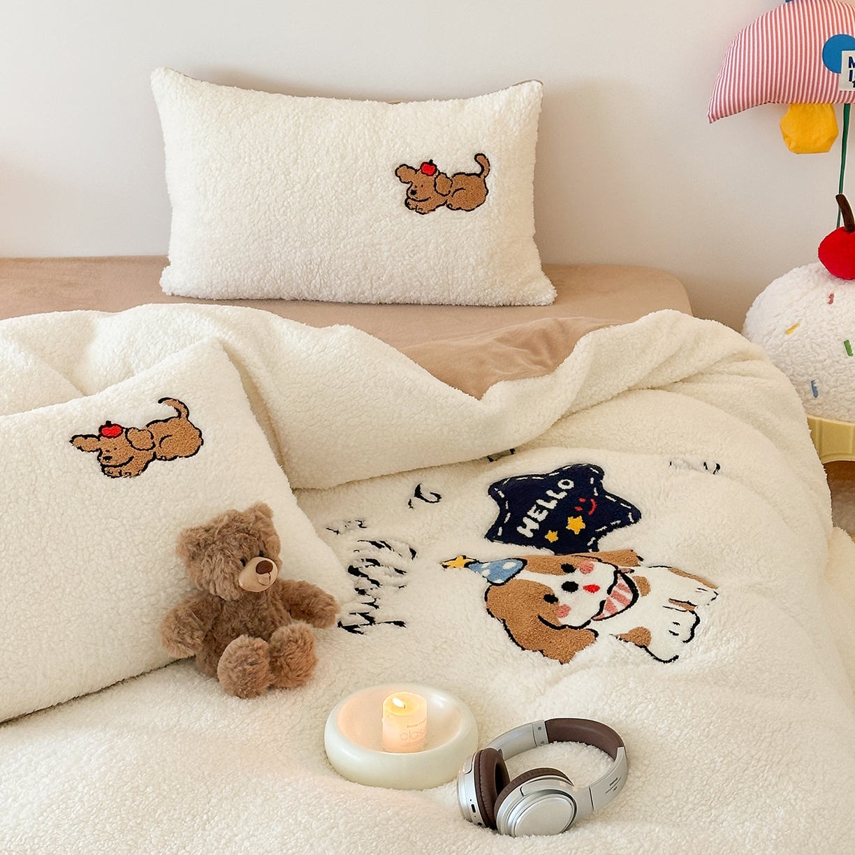 91家纺网 家纺一手货源 找家纺 梓之赫 2025新款小版羊羔绒牛奶绒卡通四件套冬季加厚保暖 星星小狗-白卡其