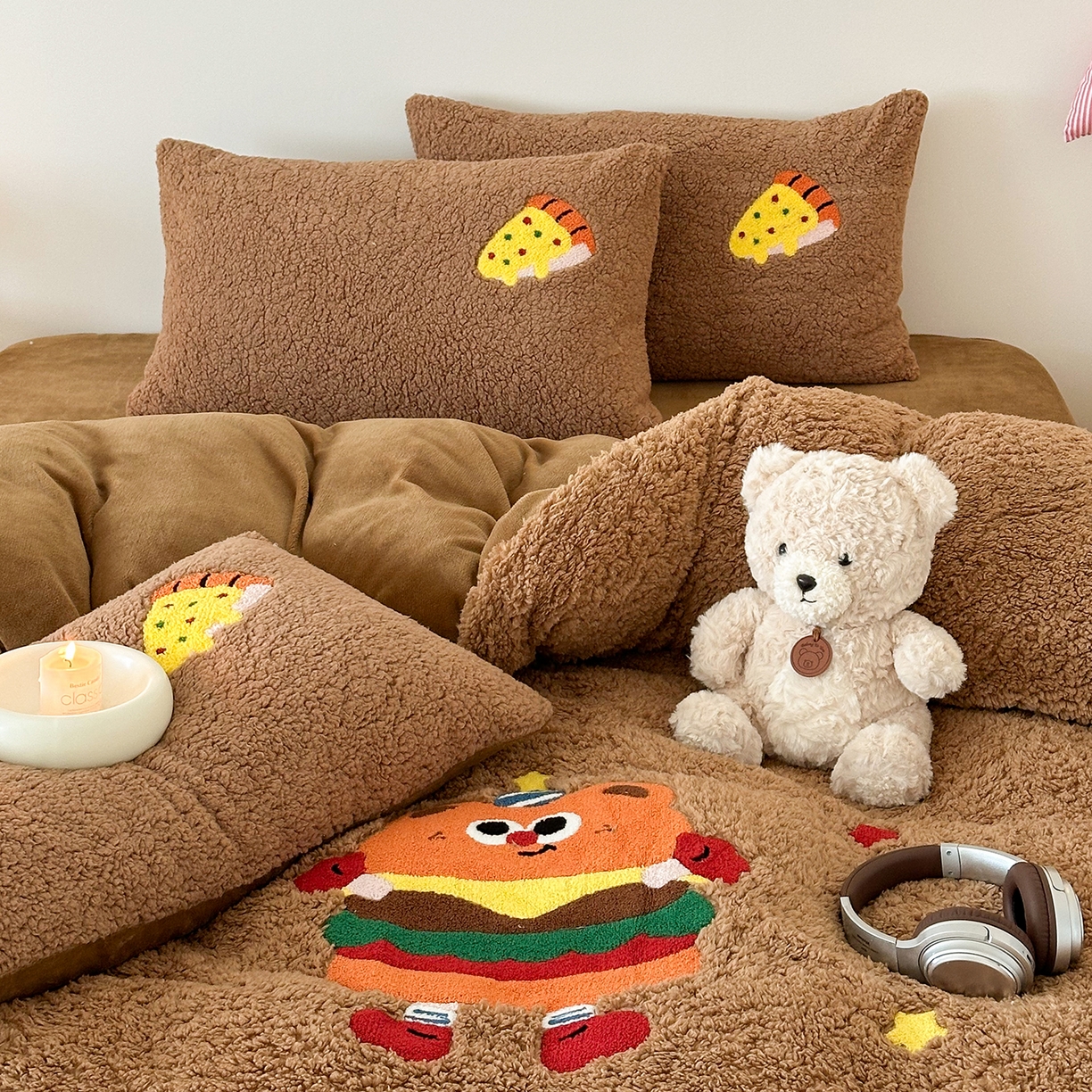 91家纺网 家纺一手货源 找家纺 梓之赫 2025新款小版羊羔绒牛奶绒卡通四件套冬季加厚保暖 汉堡-咖