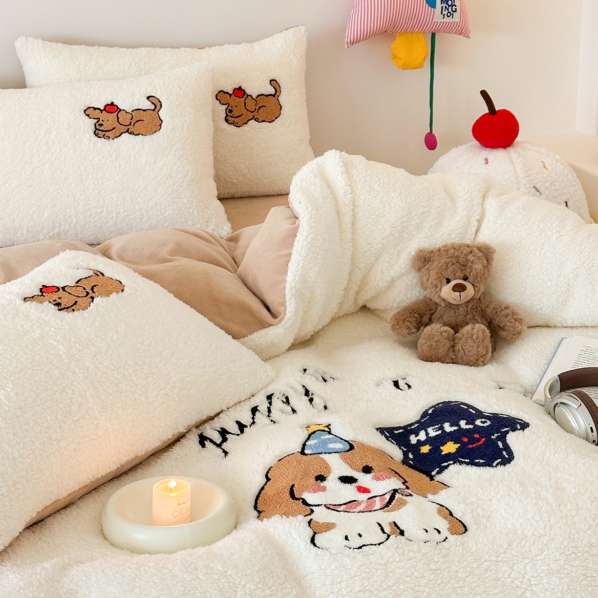 91家纺网 家纺一手货源 找家纺 梓之赫 2025新款小版羊羔绒牛奶绒卡通四件套冬季加厚保暖 星星小狗-白卡其