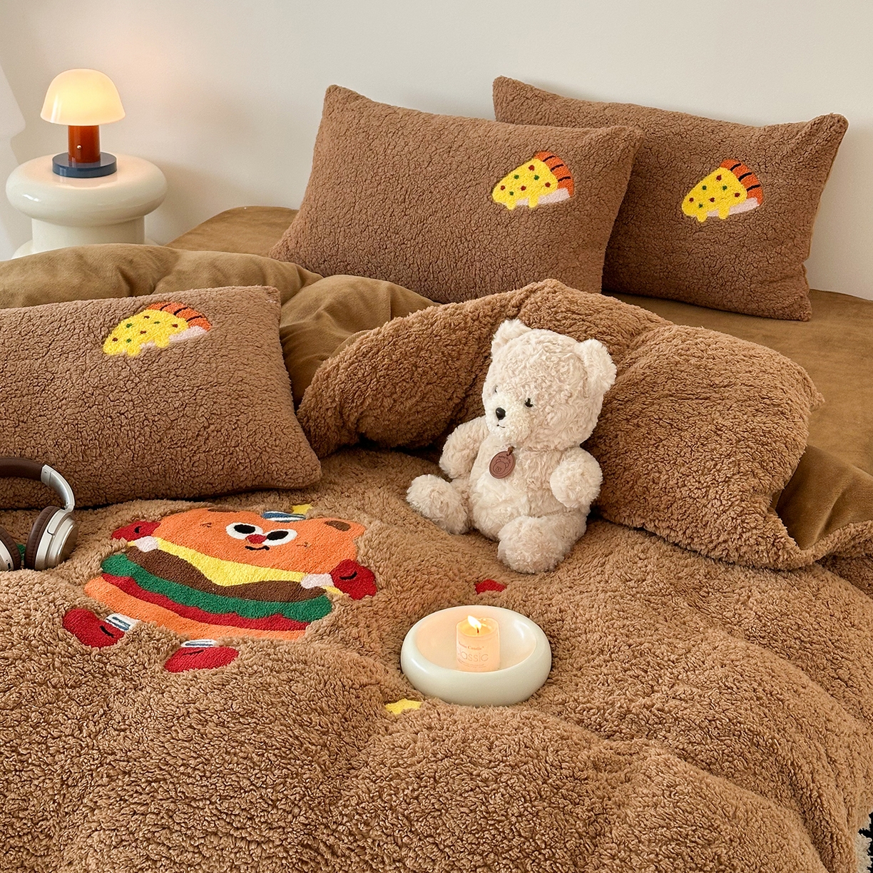 91家纺网 家纺一手货源 找家纺 梓之赫 2025新款小版羊羔绒牛奶绒卡通四件套冬季加厚保暖 汉堡-咖