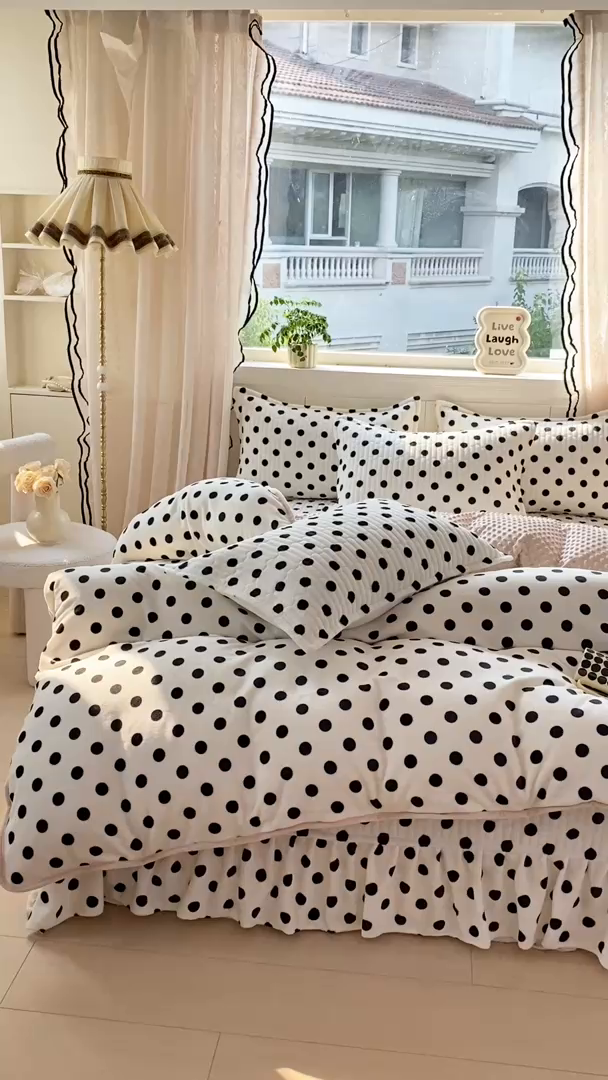 91家纺网 家纺一手货源 找家纺 梦可莱家居 2025秋冬新品豆豆绒床盖大花边四件套肉色波点