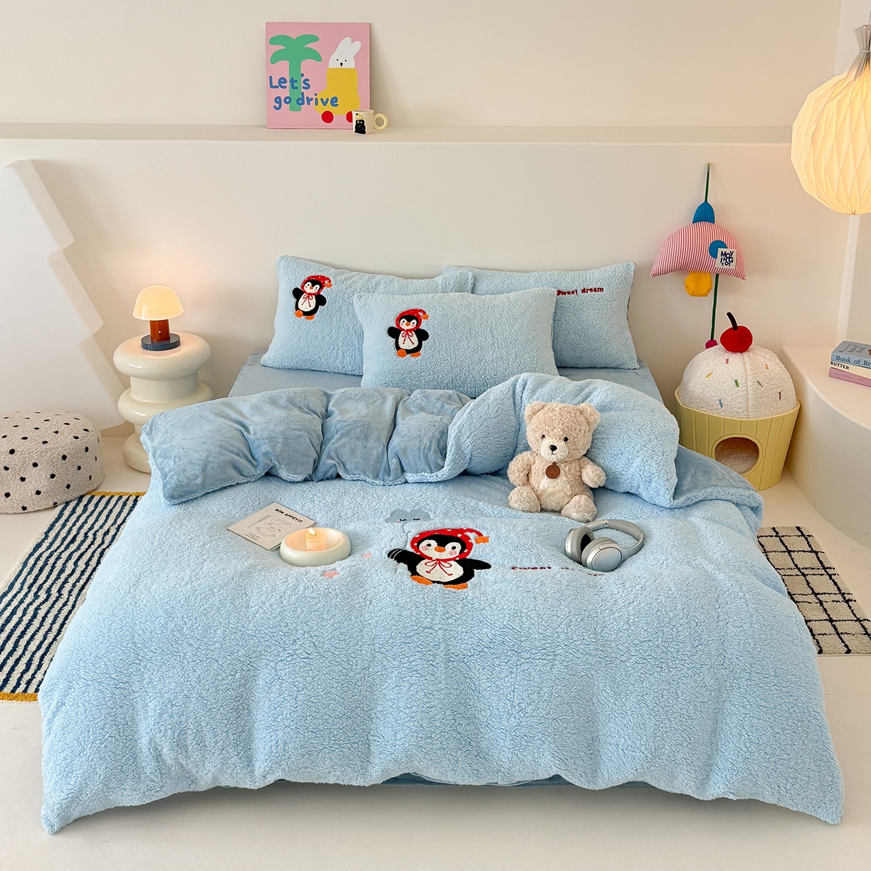 91家纺网 家纺一手货源 找家纺 梓之赫 2025新款小版羊羔绒牛奶绒卡通四件套冬季加厚保暖 企鹅-蓝