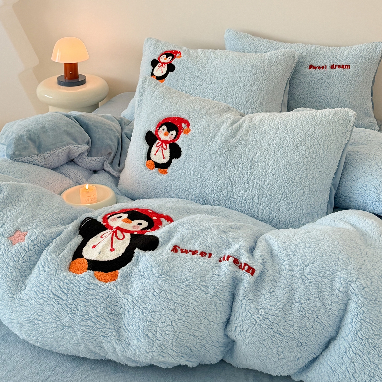 91家纺网 家纺一手货源 找家纺 梓之赫 2025新款小版羊羔绒牛奶绒卡通四件套冬季加厚保暖 企鹅-蓝