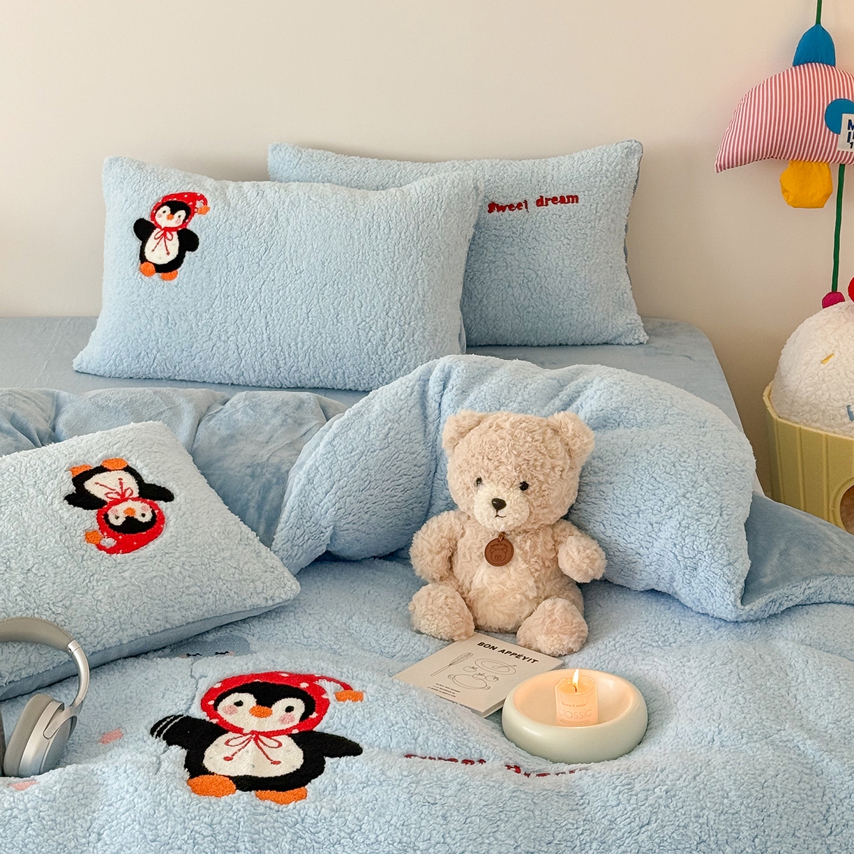 91家纺网 家纺一手货源 找家纺 梓之赫 2025新款小版羊羔绒牛奶绒卡通四件套冬季加厚保暖 企鹅-蓝