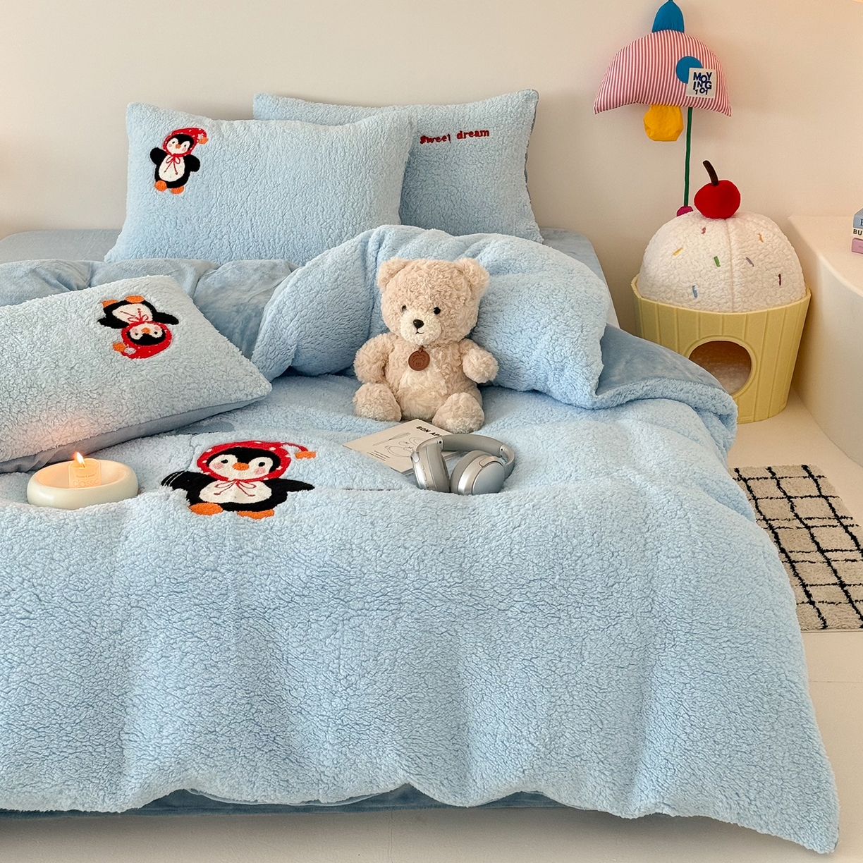 91家纺网 家纺一手货源 找家纺 梓之赫 2025新款小版羊羔绒牛奶绒卡通四件套冬季加厚保暖 企鹅-蓝
