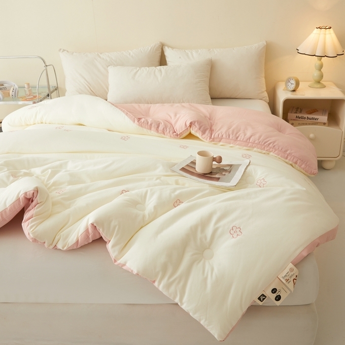 91家纺网 家纺一手货源 找家纺 （总）维洋家纺 2025新款双层纱云感刺绣大豆被被子被芯