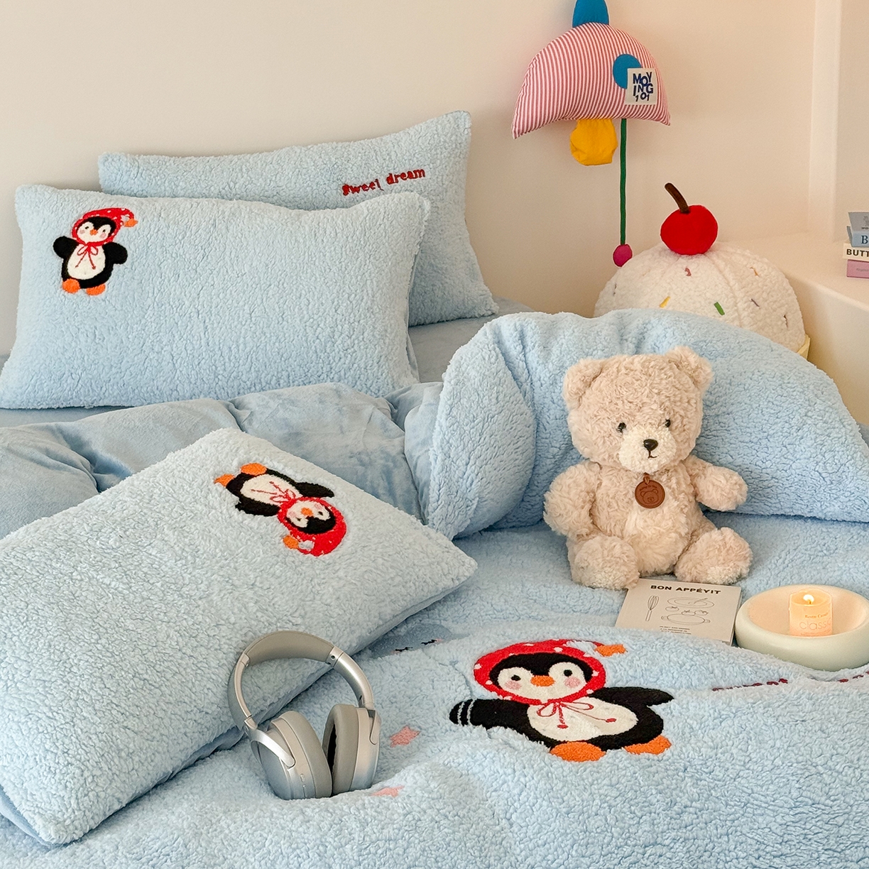 91家纺网 家纺一手货源 找家纺 梓之赫 2025新款小版羊羔绒牛奶绒卡通四件套冬季加厚保暖 企鹅-蓝