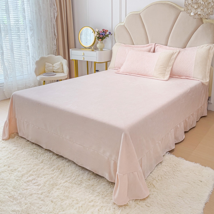 91家纺网 家纺一手货源 找家纺 （总）梵克保罗 2025秋冬新款全消光牛奶绒雕花拼接刺绣款四件套-假日玫瑰（含买家秀）