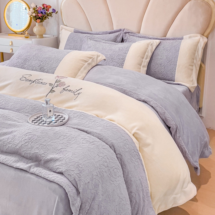 91家纺网 家纺一手货源 找家纺 梵克保罗 2025秋冬新款全消光牛奶绒雕花拼接刺绣款四件套-假日玫瑰（含买家秀） 假日玫瑰-香芋紫