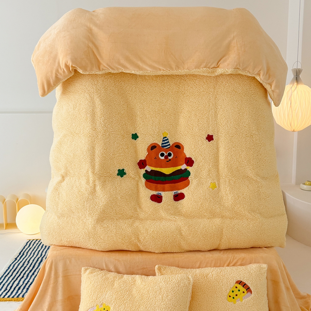 91家纺网 家纺一手货源 找家纺 梓之赫 2025新款小版羊羔绒牛奶绒卡通四件套冬季加厚保暖 汉堡-黄