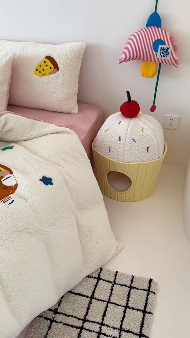 91家纺网 家纺一手货源 找家纺 梓之赫 2025新款小版羊羔绒牛奶绒卡通四件套冬季加厚保暖 曲奇-白粉