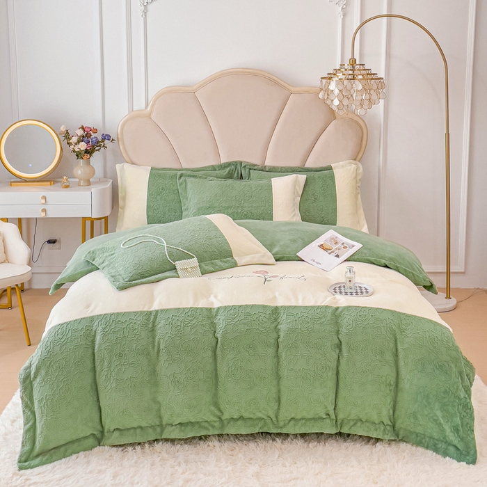 梵克保罗 2025秋冬新款全消光牛奶绒雕花拼接刺绣款四件套-假日玫瑰（含买家秀） 假日玫瑰-山茶绿