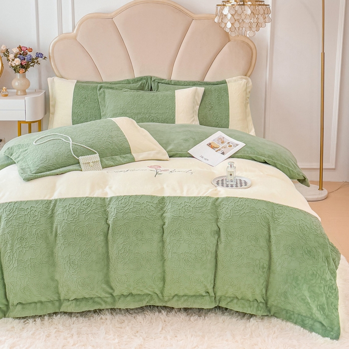 91家纺网 家纺一手货源 找家纺 梵克保罗 2025秋冬新款全消光牛奶绒雕花拼接刺绣款四件套-假日玫瑰（含买家秀） 假日玫瑰-山茶绿