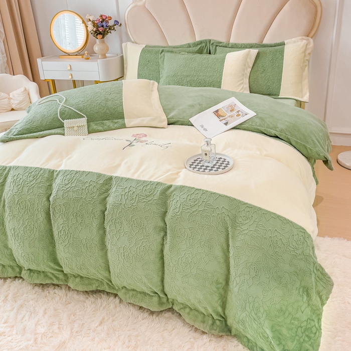 91家纺网 家纺一手货源 找家纺 梵克保罗 2025秋冬新款全消光牛奶绒雕花拼接刺绣款四件套-假日玫瑰（含买家秀） 假日玫瑰-山茶绿